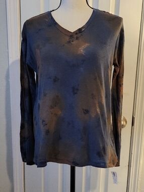 Caite Long-Sleeved Lightweight Cotton V-Neck Tee